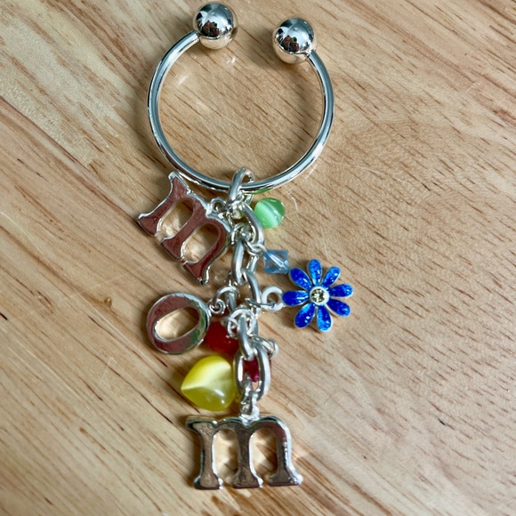 MOM Silver Beaded Floral Heart Multicolor Bag Charm Keychain - Picture 4 of 4